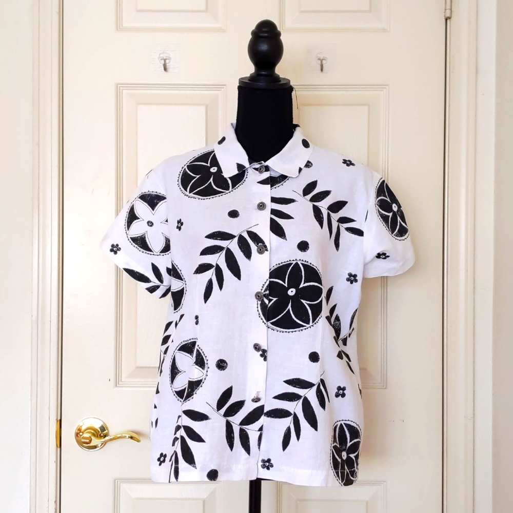 NWOT. Hot Cotton Linen/Cotton Black/White Floral Short Sleeve Button Down Shirt.